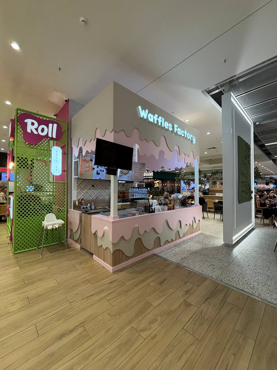 Insulă comerciala- Waffles Factory, Port Mall